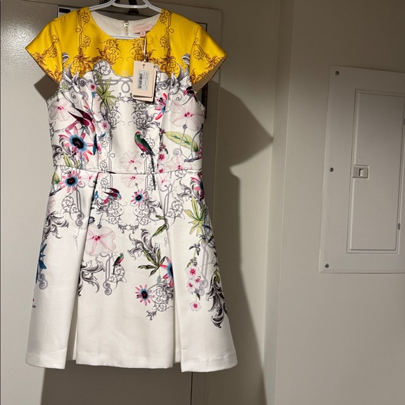 Chic Yellow and White Floral Dress Ted Baker - Picture 11 of 11
